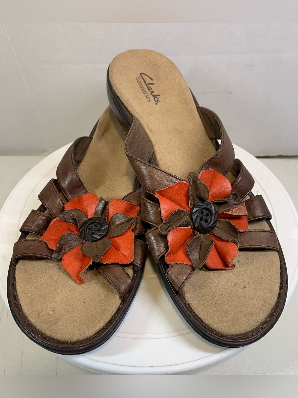 Clarks Lena Admire Slip On Leather Brown Orange Floral 8.5 Sandal.          3337